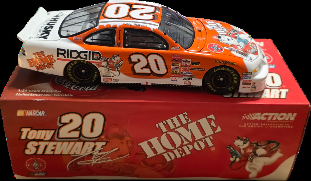 Tony Stewart #20 Home Depot Coca-Cola Polar Bear 2001 1:24 Action Diecast